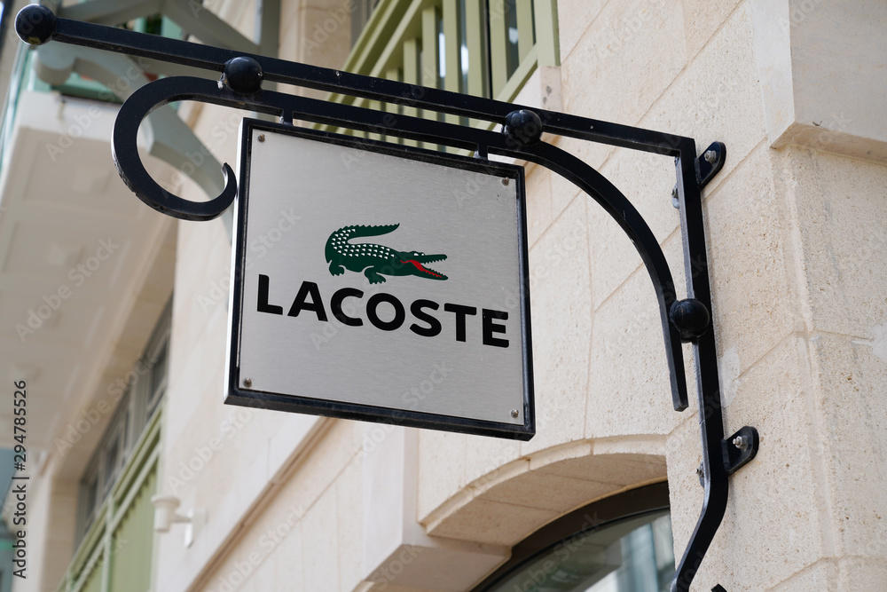 Lacoste store shop French fashion company logo brand sportwear signage foto  de Stock | Adobe Stock