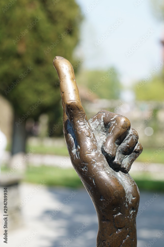 erhobener Zeigefinger