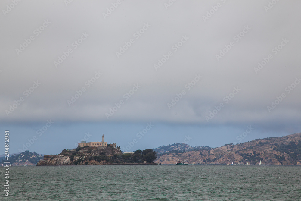 cárcel de Alcatraz desde bahía de San Francisco