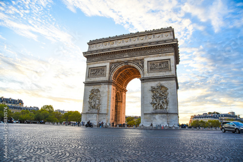 arch the triomphe in paris © Aurora