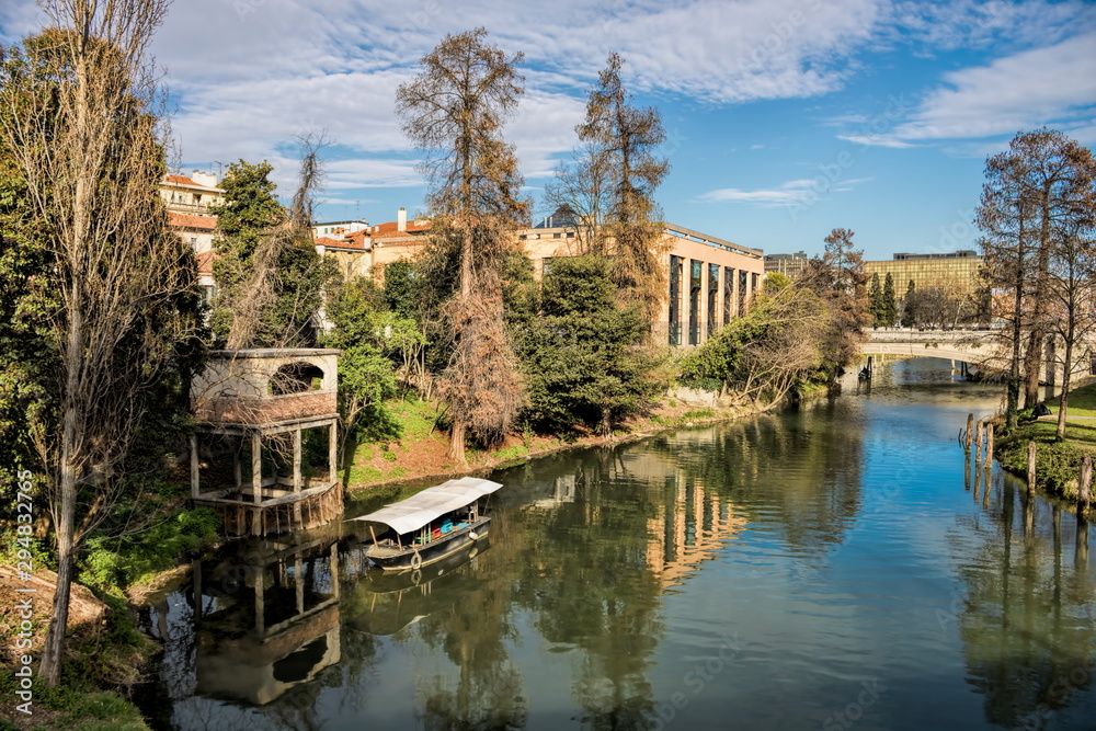 Fototapeta premium idylle am bacchiglione in padua, italien