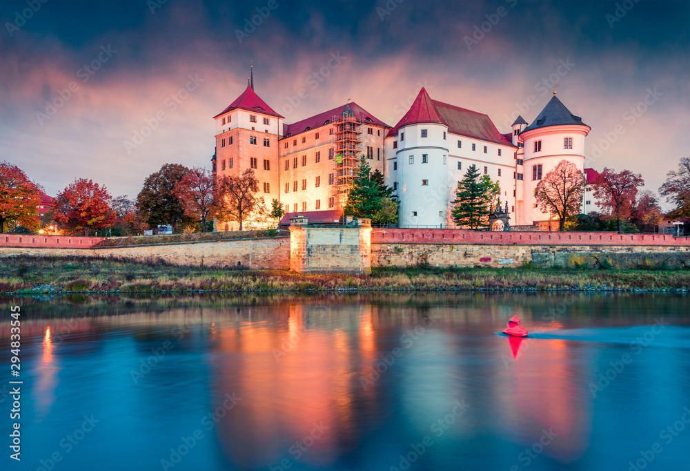 Obraz premium Impressive sunrise view of Hartenfels castle. Splendid morning view of Torgau town on the banks of the Elbe in northwestern Saxony, Germany. Traveling concept background.