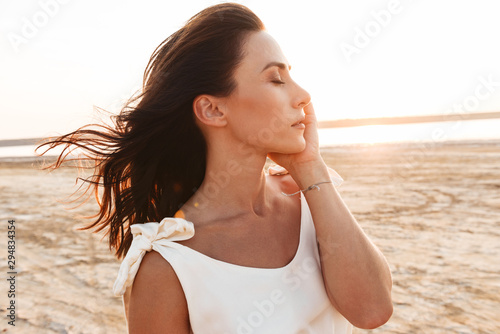 Canvas Print Close up of a beautiful young woman wearing summer dress