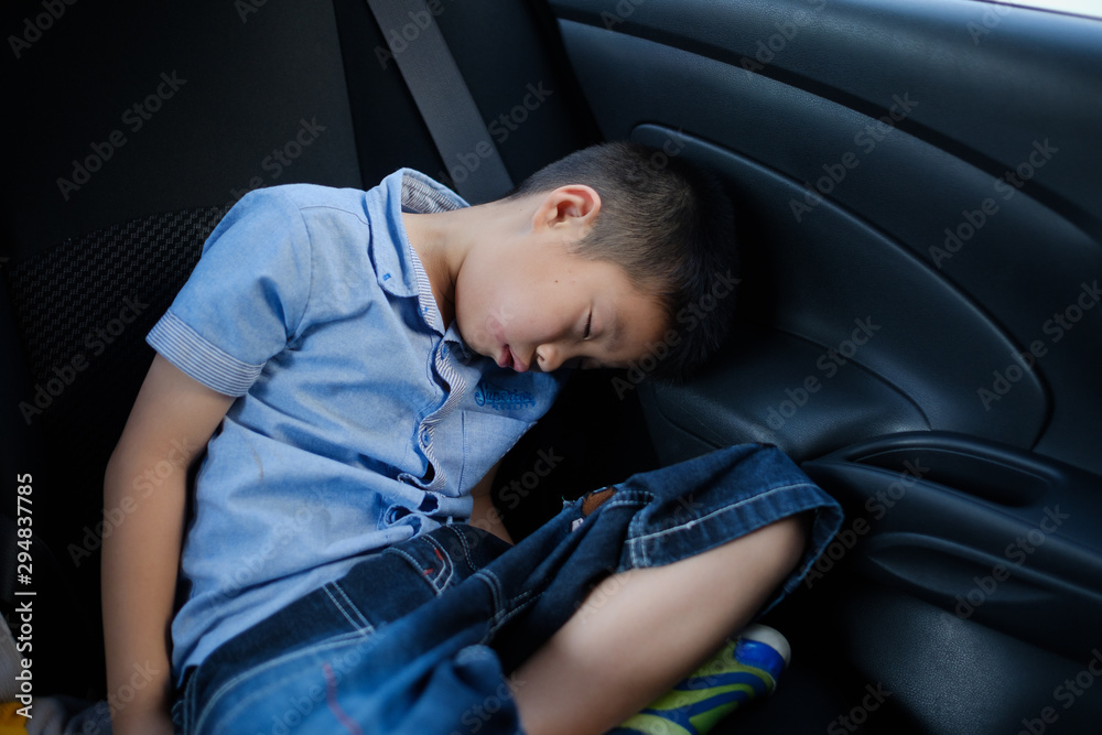 kid sleep on car, child feel sick, sleep on car seat kid sleep on car, child feel sick, sleep on car seat