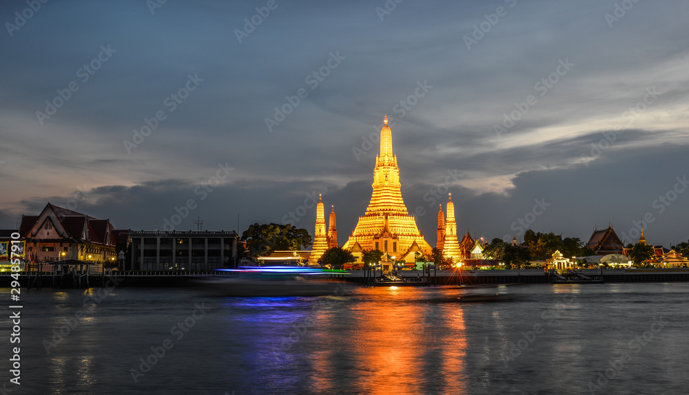 Wat Arun Temple at sunset in Bangkok, Thailand