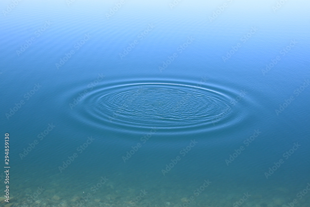 Fototapeta premium blue water rings, Circle reflections