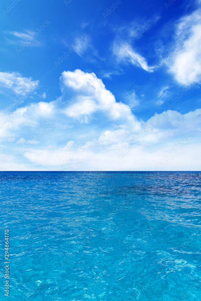 Obraz premium Perfect sky and ocean background