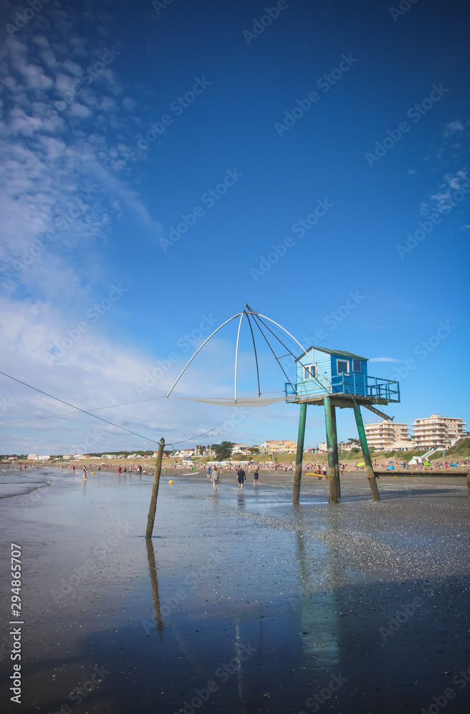 Fototapeta premium pêcherie bleue à Saint-Michel Chef Chef