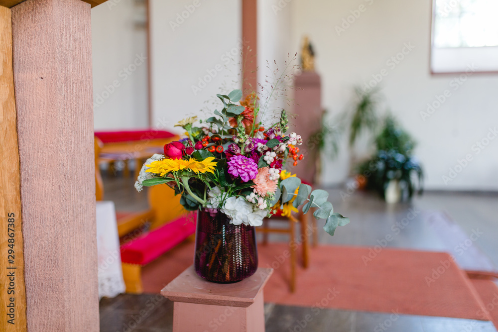 Blumenschmuck in der Kirche - Blumen Hochzeit
