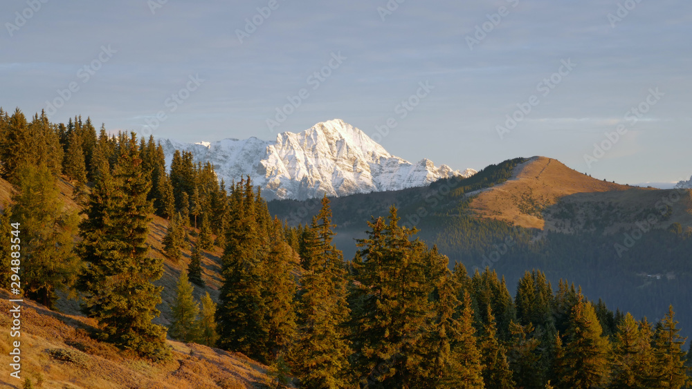 Obraz premium beautiful sunny morning on the mountains in autumn with view to the alps and a foggy valley
