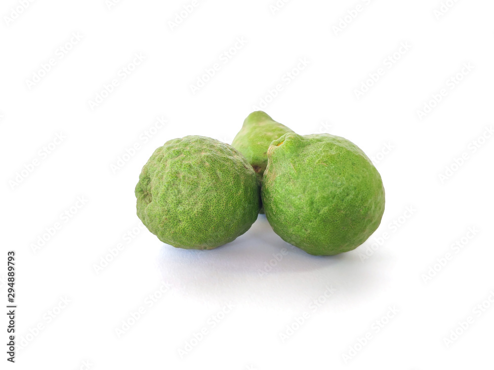 Obraz premium Citrus hystrix known as Jeruk purut or jeruk limau in Indonesia, isolated photo on white background.