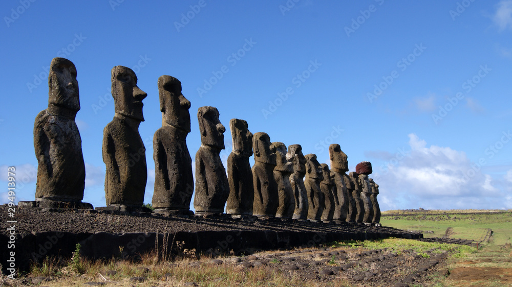 amazing idols and cave paintings of easter island