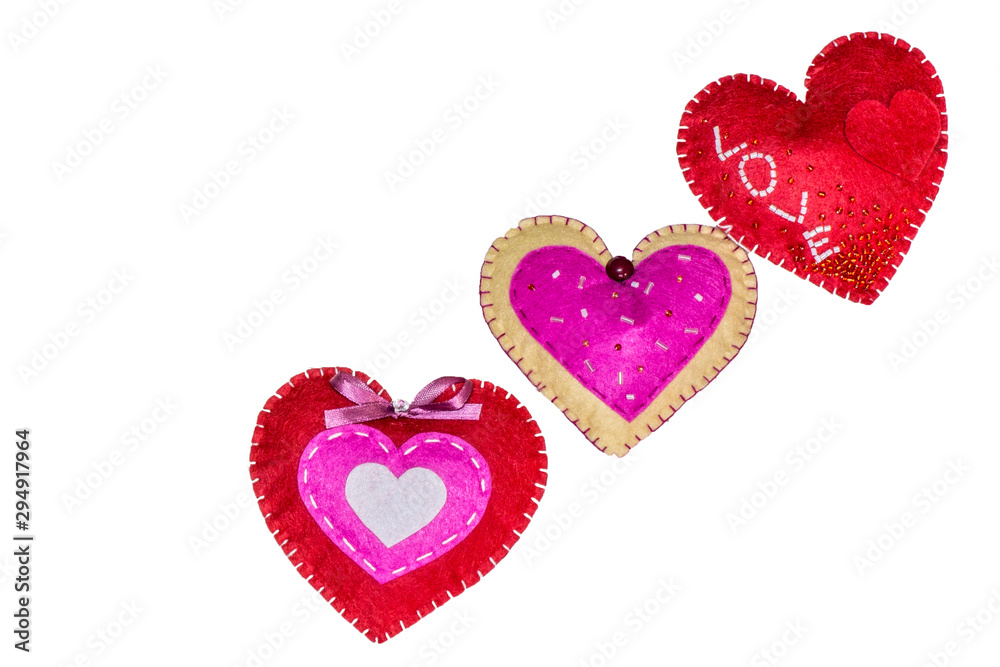 Obraz premium Three hearts with felt with the inscription love on a white background.