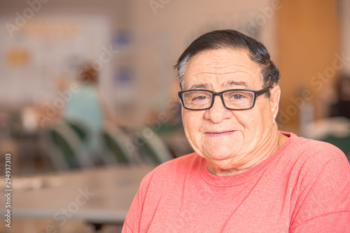 Quadro su tela Smiling Hispanic Man in a Senior Center