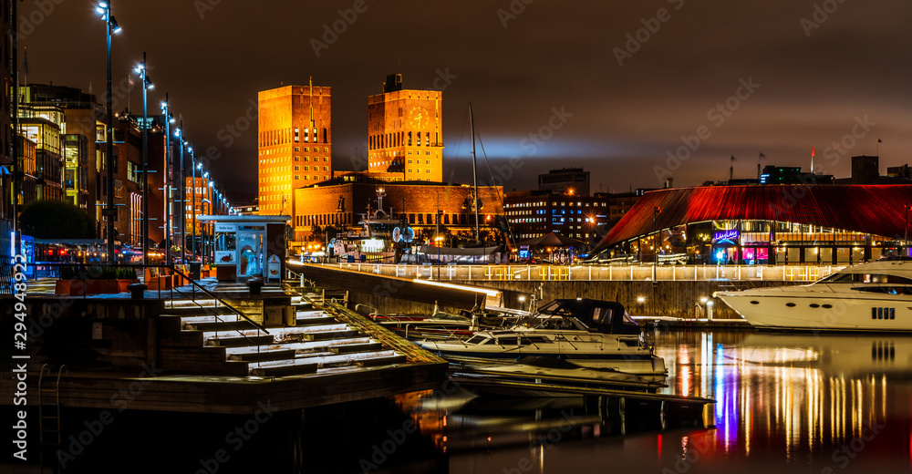 Φωτογραφία Widok nocny na Oslo z Aker Brygge