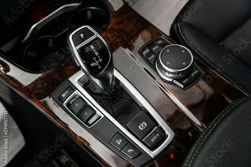 Handle transmission in the car