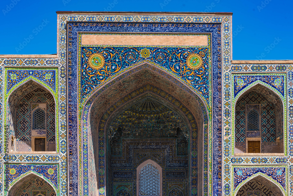 Ornate decorated iwan of madrasah in the registan complex, Samarkand, Uzbekistan
