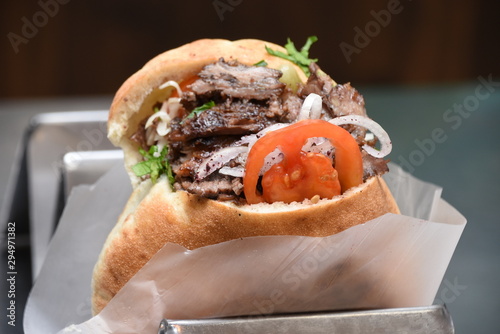 Bilde på lerret pita with meat and vegetables
