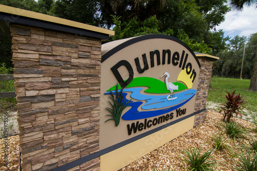 Welcome to Dunnellon Florida sign  © Pelow Media