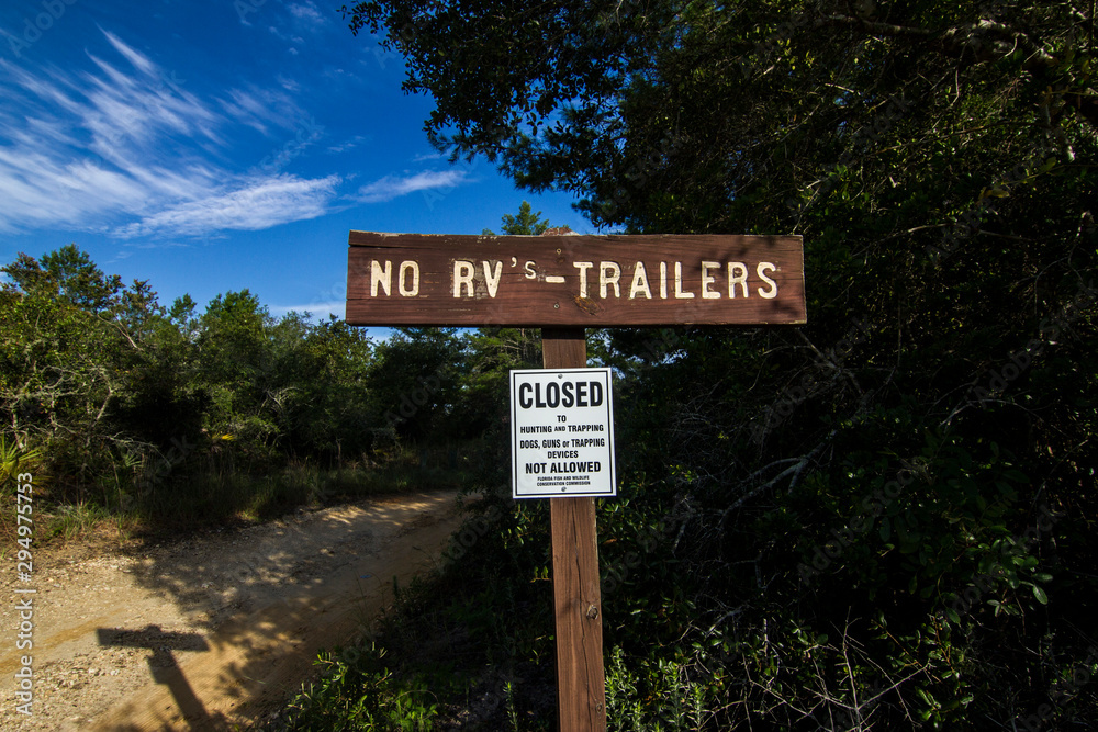 No rv's trailers sign