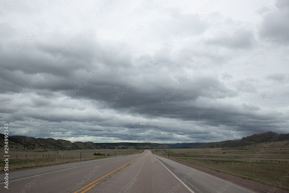 Naklejka premium Midwest road to horizon