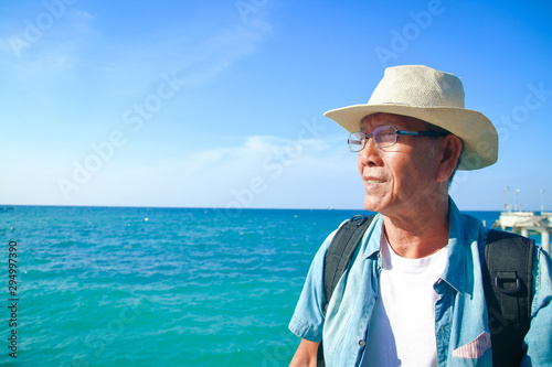 Elderly man wearing a hat Happy to travel © SUPERMAO
