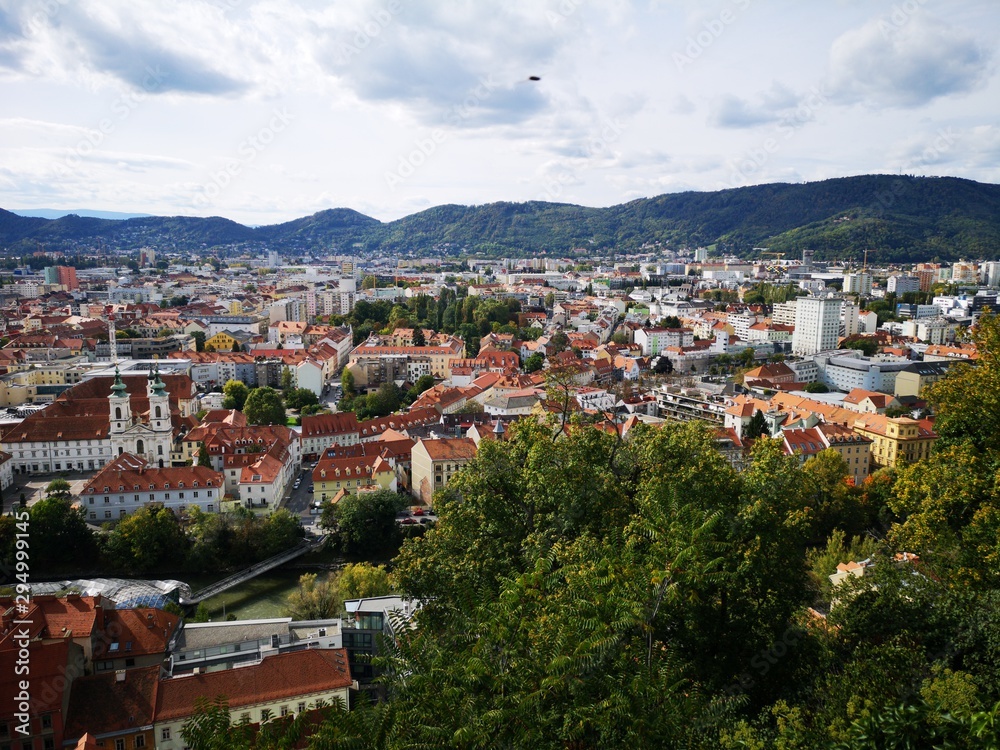 Fototapeta premium Uhrturm und Altstadt von Graz