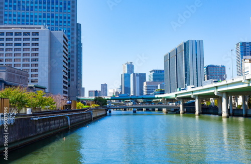 堂島川の風景、大阪市北区中之島にて © photop5