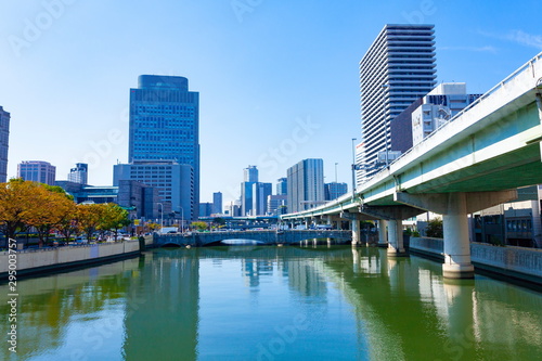 堂島川の風景、大阪市北区中之島にて © photop5