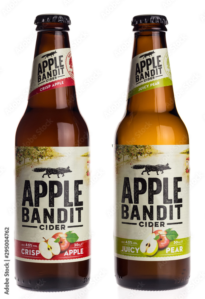 GRONINGEN, NETHERLANDS - DECEMBER 19, 2017: Bottles of Apple Bandit Juicy  Pear and Apple cider isolated on a white background Stock-Foto | Adobe Stock