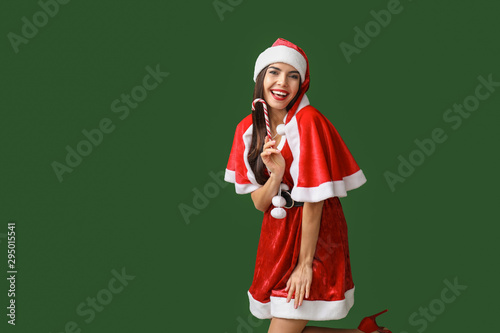 Beautiful young woman in Sa...