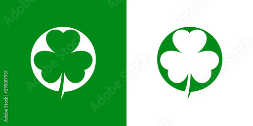 Logotipo con trebol 3 hojas en circulo en verde y blanco
