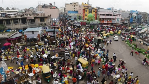 A busy morning in a market (Bangalore)