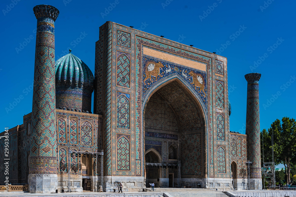 Sher Dor Madrasa, Registan square, Samarkand, Uzbekistan