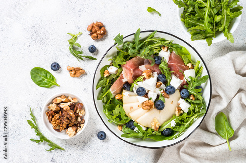Green salad with leaves, fruit and jamon.
