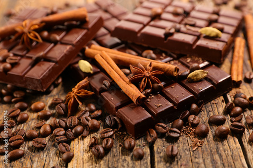 chocolate bar with coffee bean, cinnamon and anise