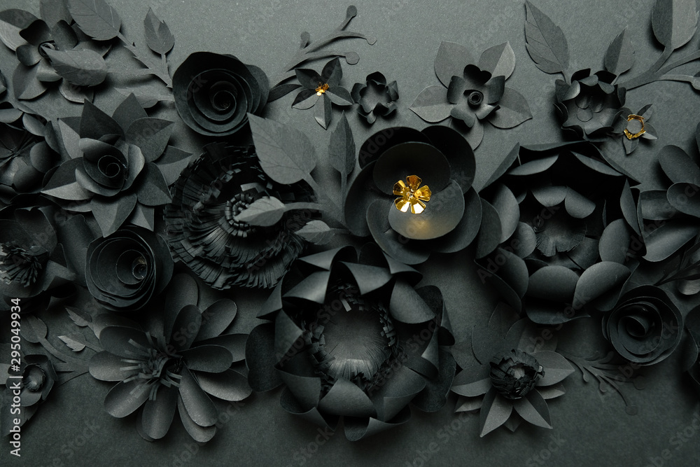 Fototapeta Czarni papierowi kwiaty na Czarnym tle. Wytnij z papieru.