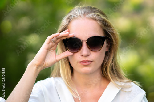 Attractive women outdoors looking at the camera with sunglasses