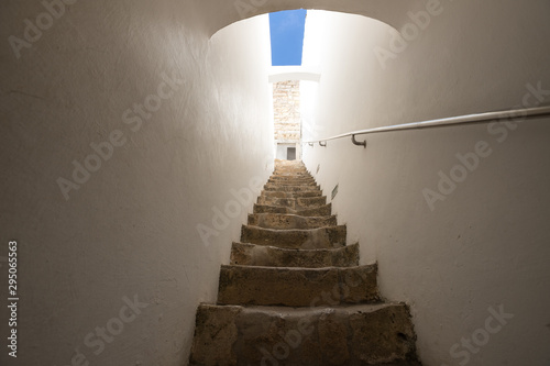 Aufgang zum Glockenturm Igreja da Se (Santa Maria) in Faro, Portugal