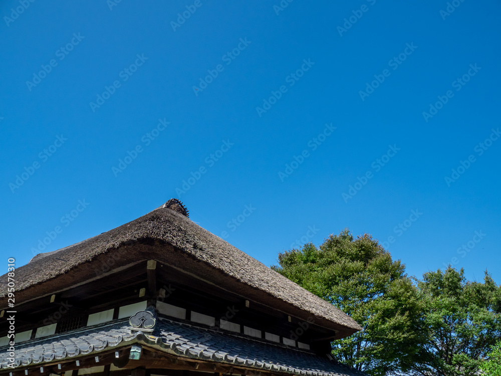 青空と日本の古民家 青空と日本の古民家