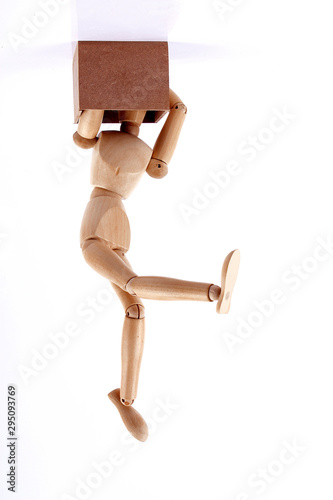 Boneco de madeira photo