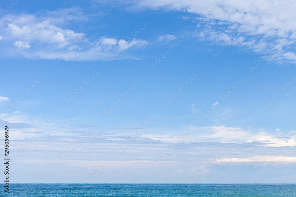 Sea water under cloudy blue sky - obrazy, fototapety, plakaty 