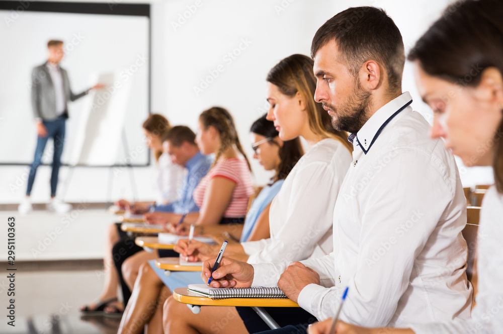 Fototapeta premium Side view of student group on lecture