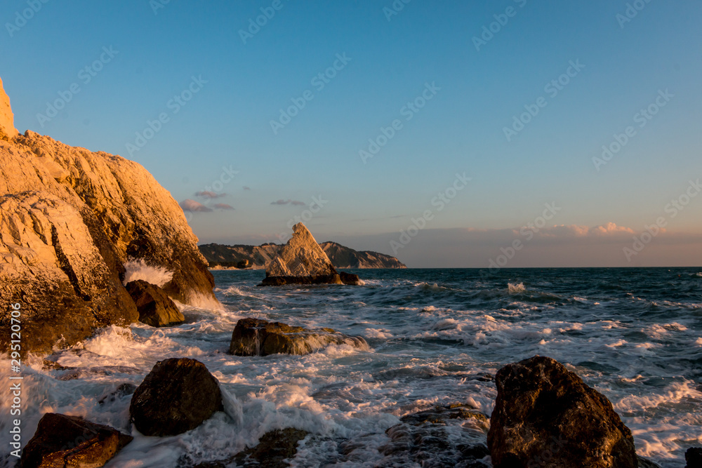 Alba allo Scoglio della Nave, Portonovo