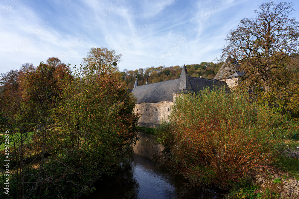 Spontin Castle in autumn