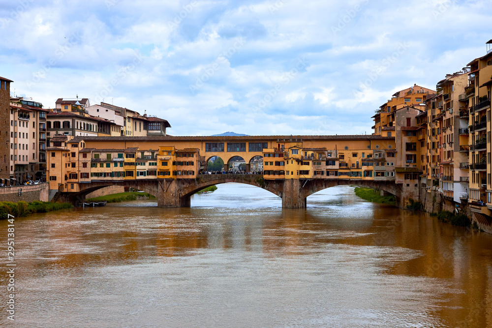 Obraz premium Ponte Vecchio bridge across Arno river in Florence, Italy. View from Ponte Santa Trinita