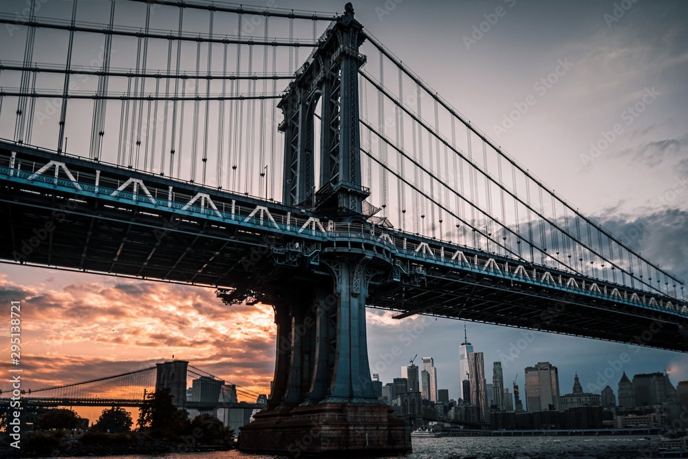 Naklejka premium Manhattan Bridge sunset view
