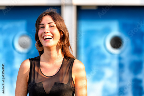 Bild auf Leinwand Giovane modella ritratto con sorriso
