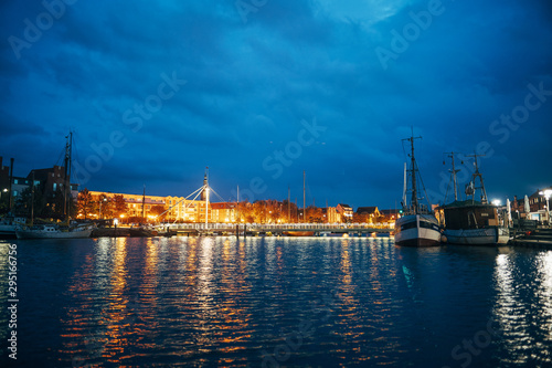 Museumshafen in Greifswald und Ryck am Abend