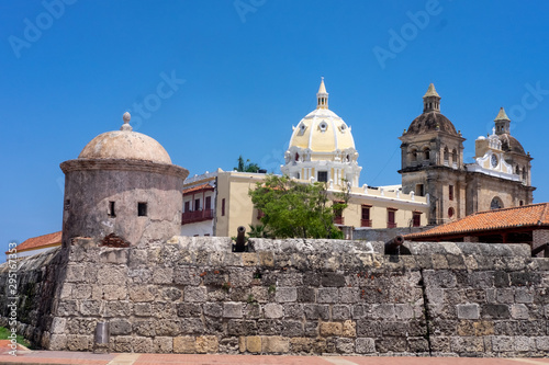 Las murallas de Cartagena de India Colombia y iglesias de construcción colonial